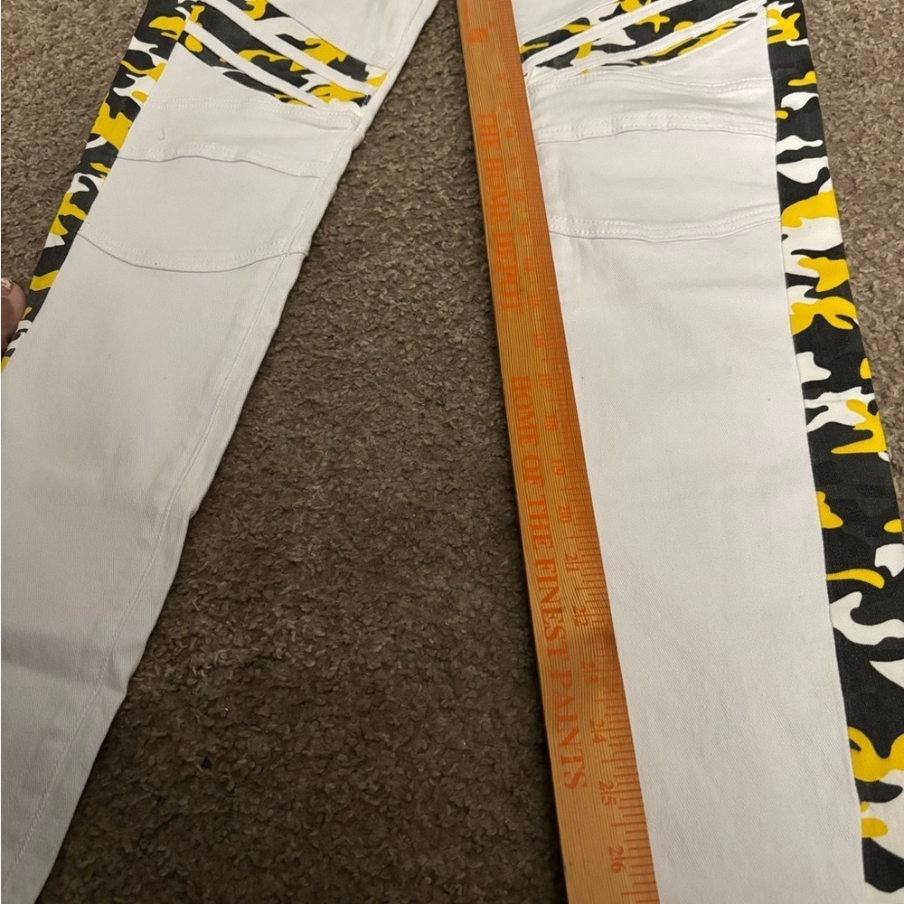 Stylish White Camo Accent Men's Skinny Jeans - Picture 5 of 6